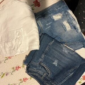 2 Asisea Colombia 🇨🇴 jeans 100% cotton 👖blue
 1 SHEIN and White Cropped Jeans